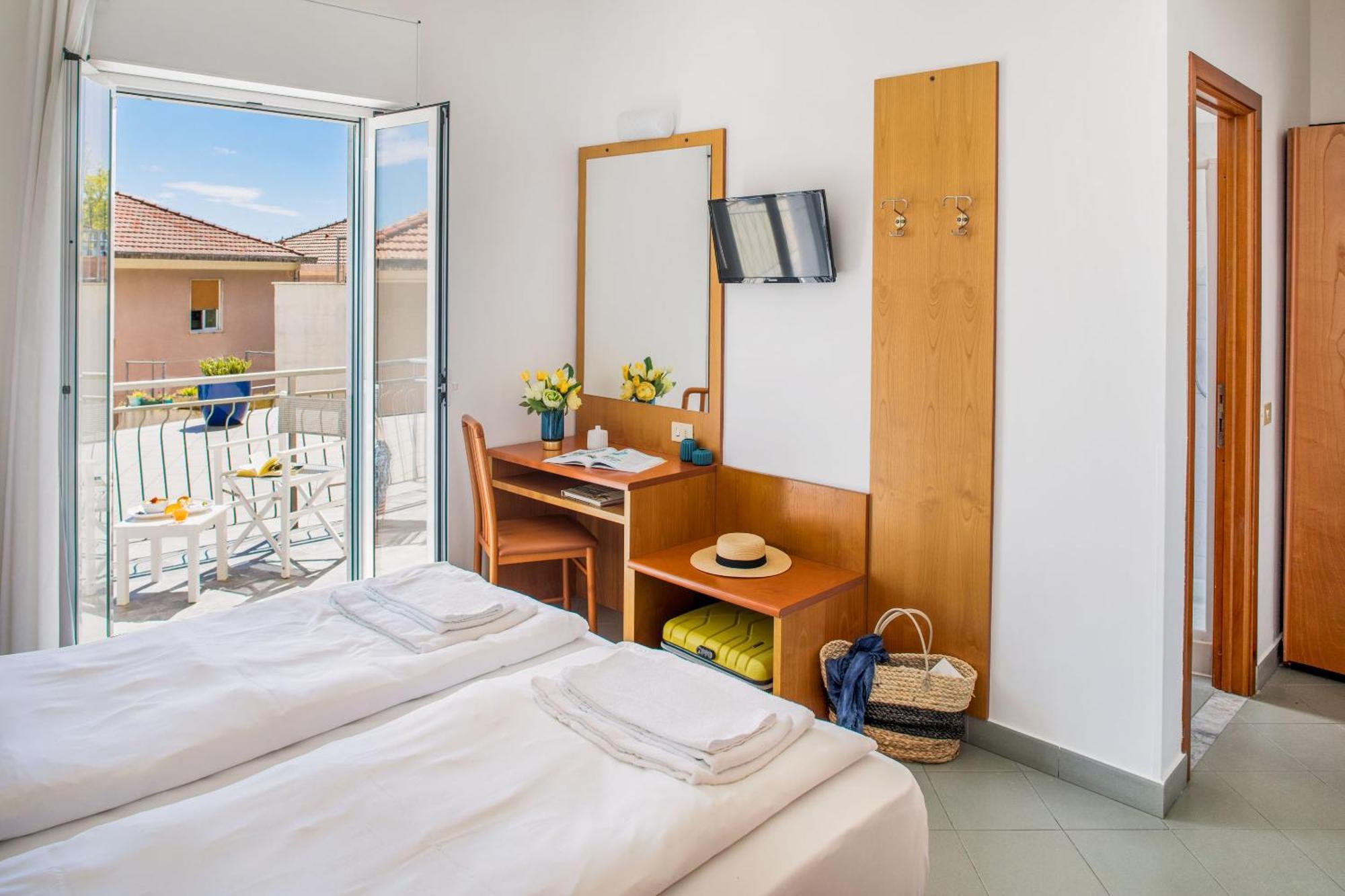 Hotel Tritone Лайгуэлья Экстерьер фото