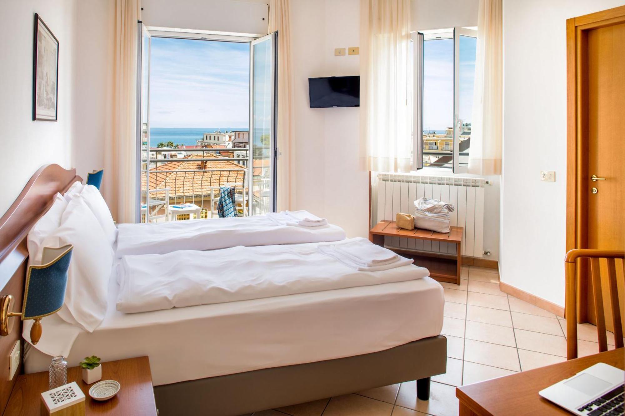 Hotel Tritone Лайгуэлья Экстерьер фото