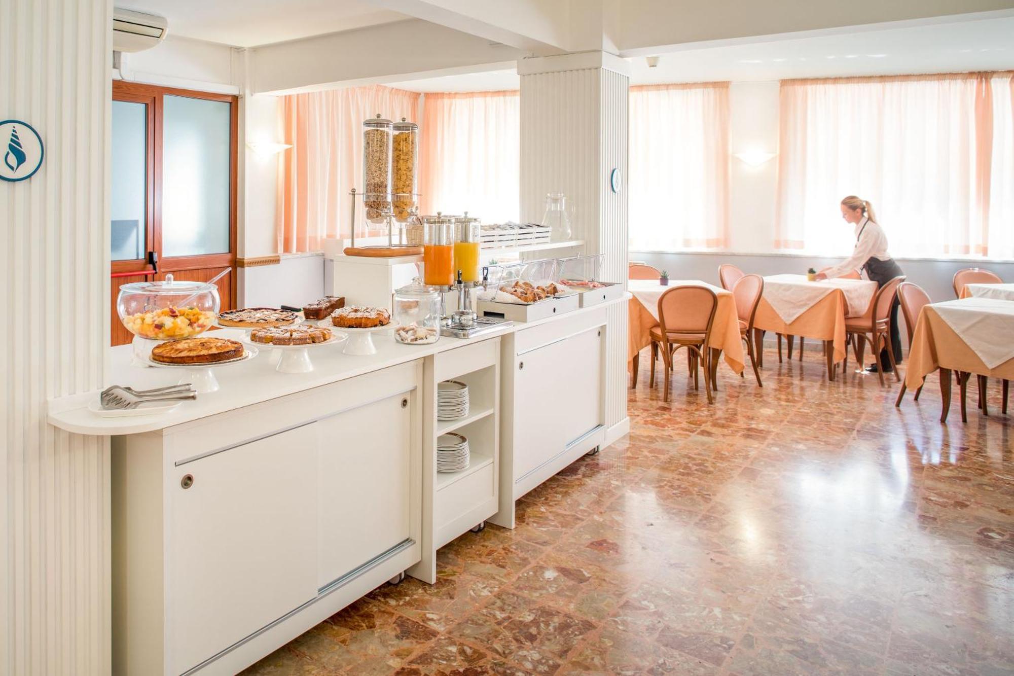 Hotel Tritone Лайгуэлья Экстерьер фото