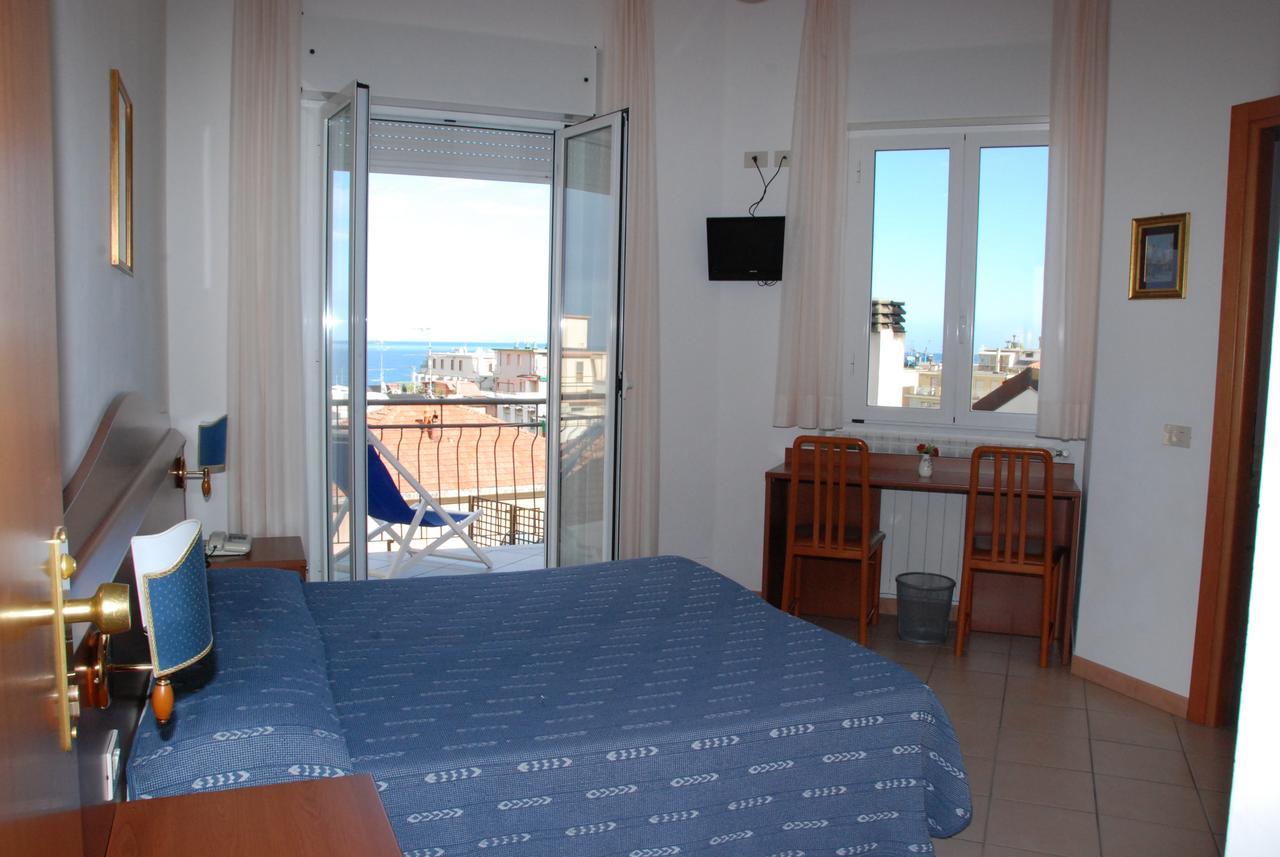 Hotel Tritone Лайгуэлья Экстерьер фото